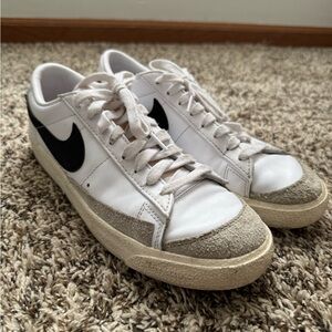 Nike White and Black Casual Sneakers